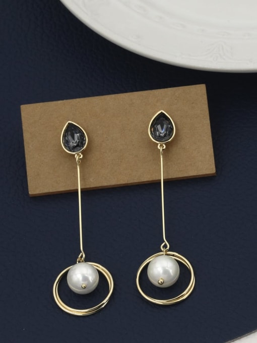 Golden tea crystal Brass Imitation Pearl White Round Minimalist Drop Earring