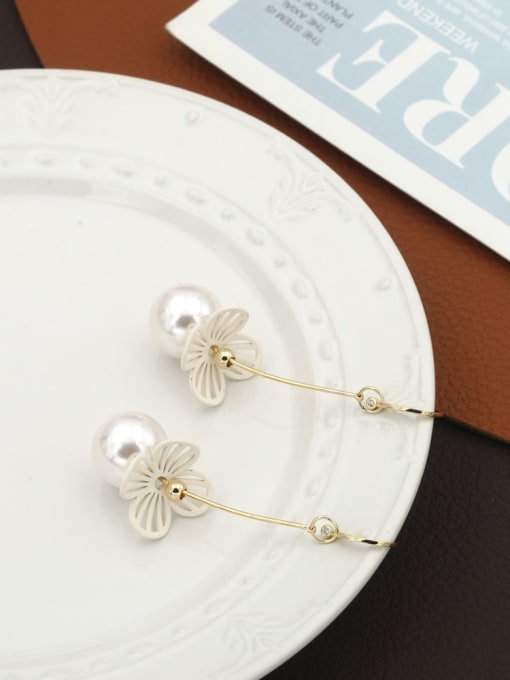 Golden white flower Brass Imitation Pearl White Geometric Minimalist Drop Earring