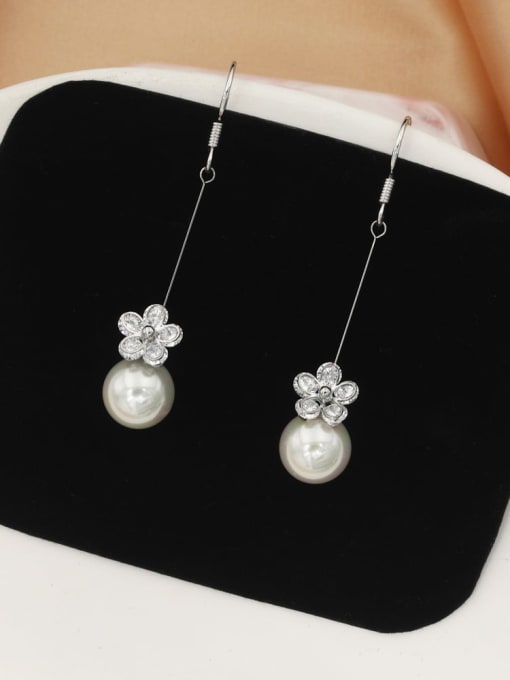 White Brass Imitation Pearl White Flower Minimalist Drop Earring