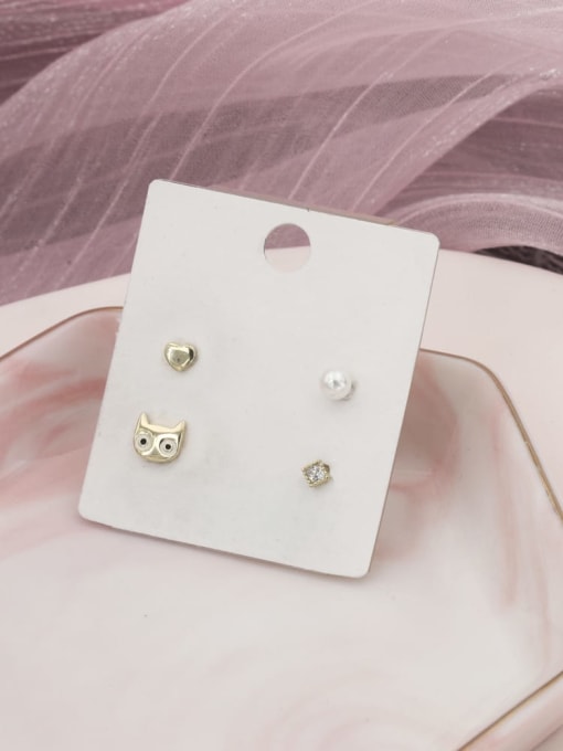 Gold Brass Imitation Pearl White Cat Classic Stud Earring