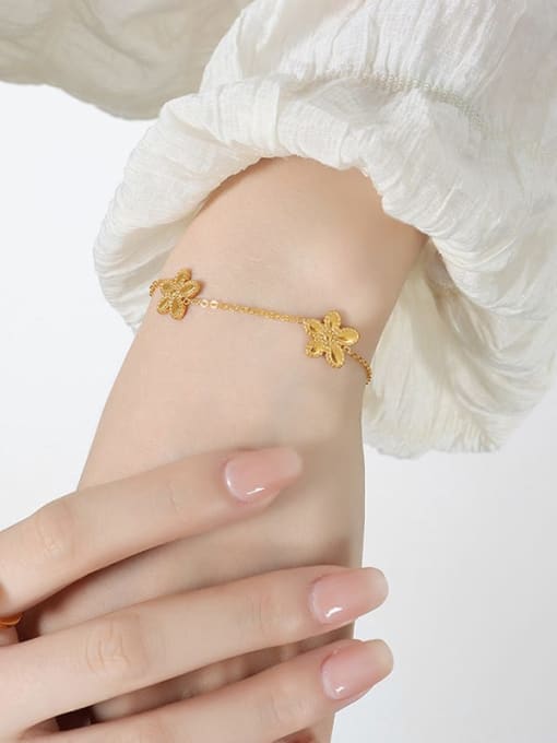MAKA Dainty Flower Titanium Steel Bracelet and Necklace Set 1
