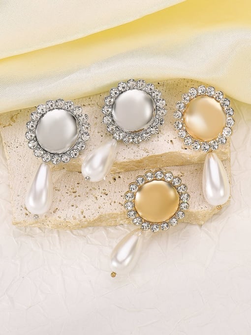 Clioro Alloy Imitation Pearl Flower Trend Stud Earring 3