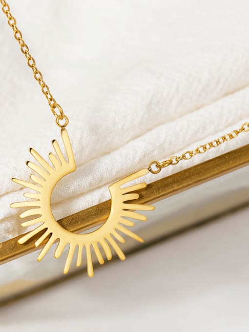 golden European and American style simple sun 18K titanium steel short necklace