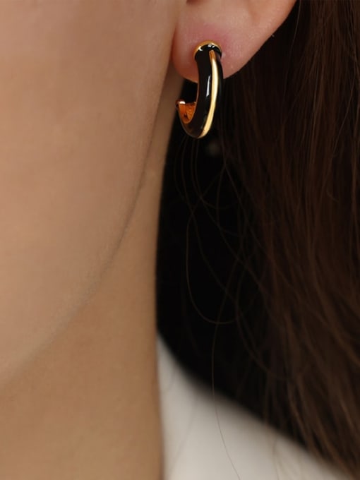 F1113 C-shaped striped black  earrings Titanium Steel Enamel Geometric Minimalist Huggie Earring