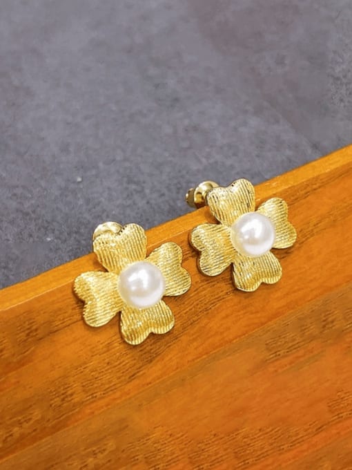 H00782 Gold Brass Imitation Pearl Flower Vintage Stud Earring