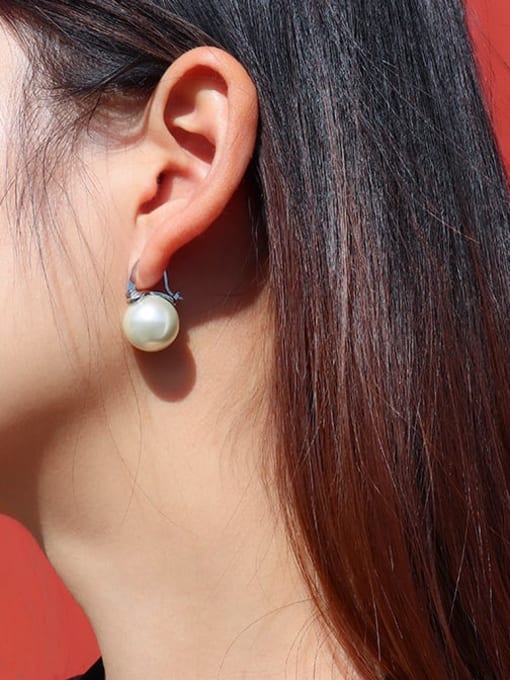 MAKA Titanium 316L Stainless Steel Imitation Pearl Round Minimalist Huggie Earring with e-coated waterproof 2