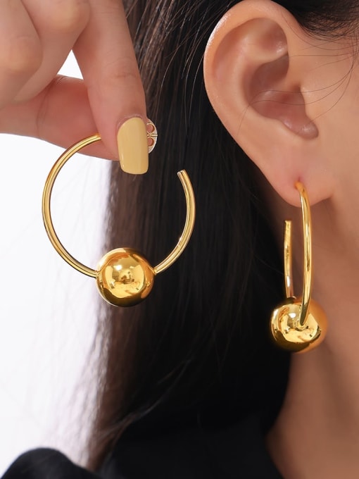 MAKA Brass Geometric Hip Hop Huggie Earring 1