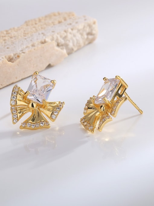 H00875 Gold Brass Cubic Zirconia Flower Trend Stud Earring