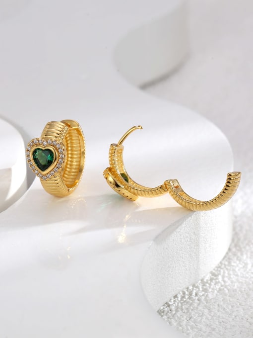 H01572 Gold Brass Cubic Zirconia Heart Vintage Stud Earring