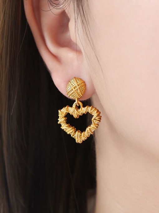 F966 Gold Earrings Titanium Steel Heart Vintage Drop Earring