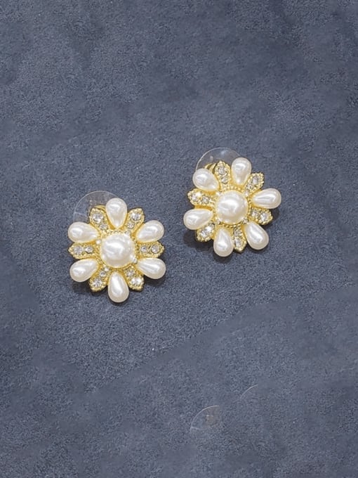 Clioro Brass Imitation Pearl Flower Minimalist Stud Earring 3