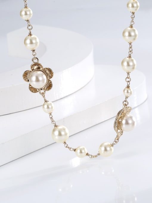 H02195 Brass Imitation Pearl Flower Trend Long Strand Necklace