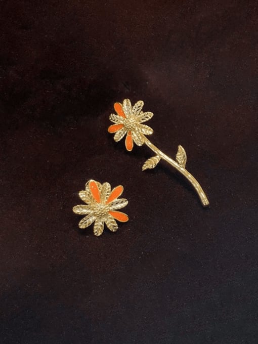 H00436 gold Brass Enamel Flower Vintage Stud Earring