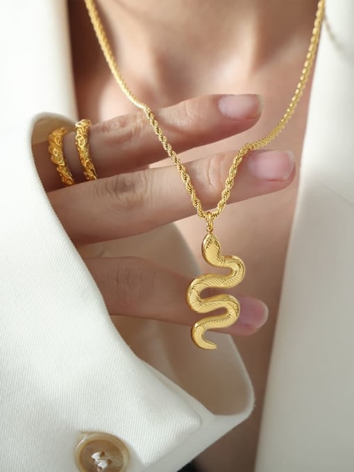 MAKA Titanium Steel Snake Trend Necklace 1