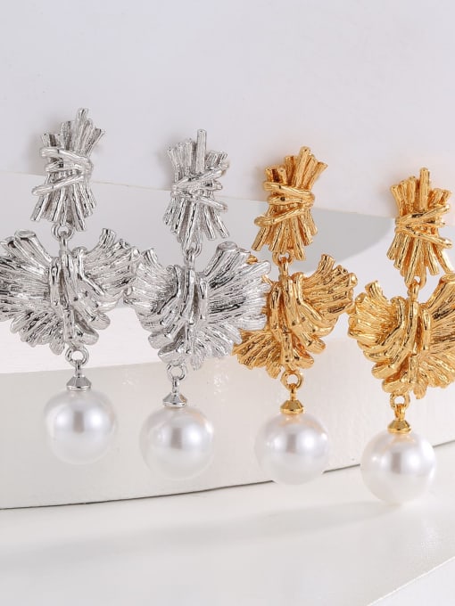 Clioro Brass Imitation Pearl Flower Trend Stud Earring 2