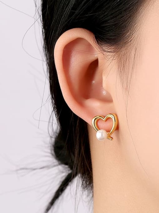 Clioro Brass Imitation Pearl Heart Minimalist Stud Earring 1