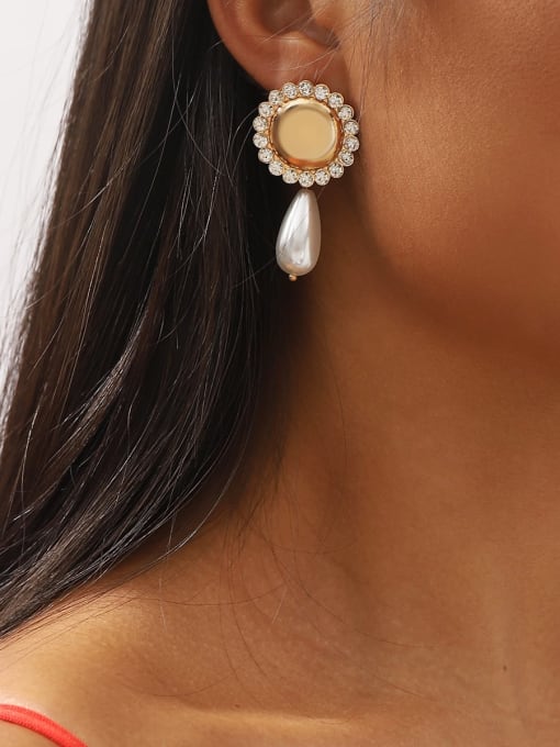 Clioro Alloy Imitation Pearl Flower Trend Stud Earring 1
