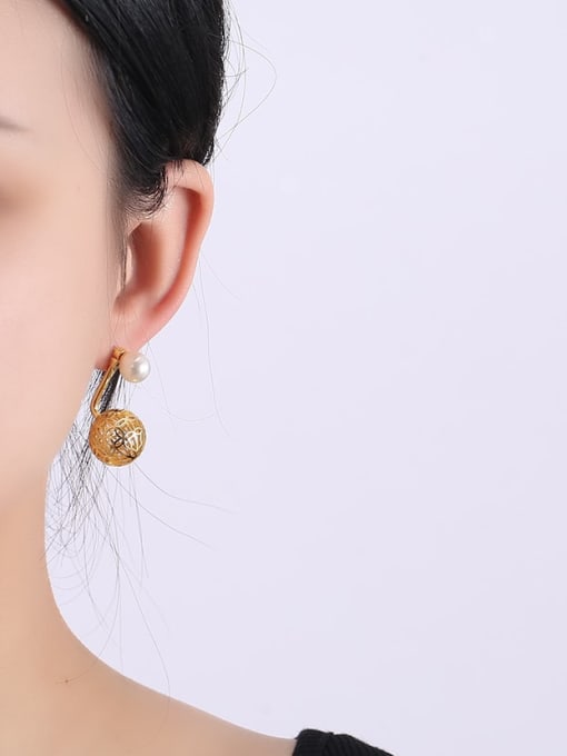 QJM Brass Imitation Pearl Geometric Trend Stud Earring 1