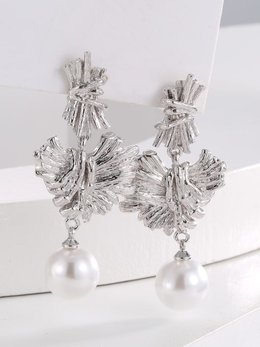 H02131 steel color Brass Imitation Pearl Flower Trend Stud Earring