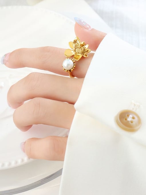A449 Gold Ring Brass Imitation Pearl Flower Vintage Band Ring