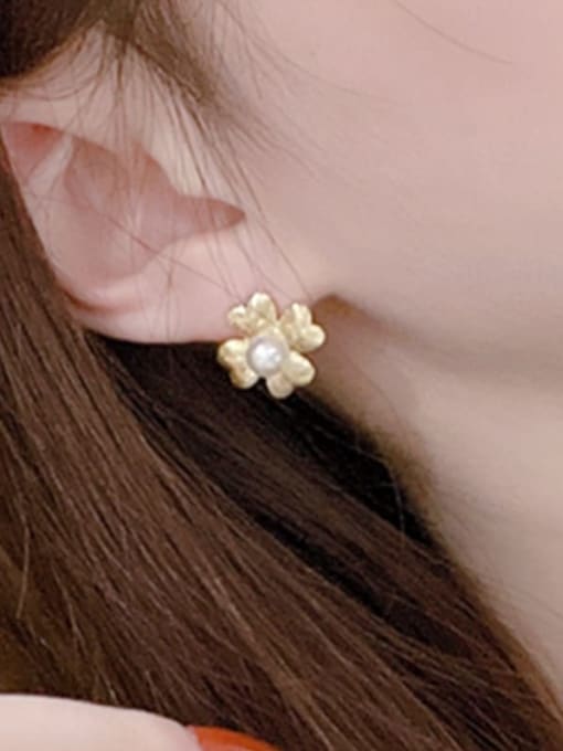 Clioro Brass Imitation Pearl Flower Vintage Stud Earring 1