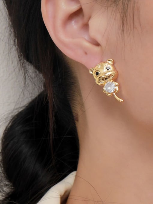 HYACINTH Brass Cubic Zirconia Tiger Cute Stud Earring 1