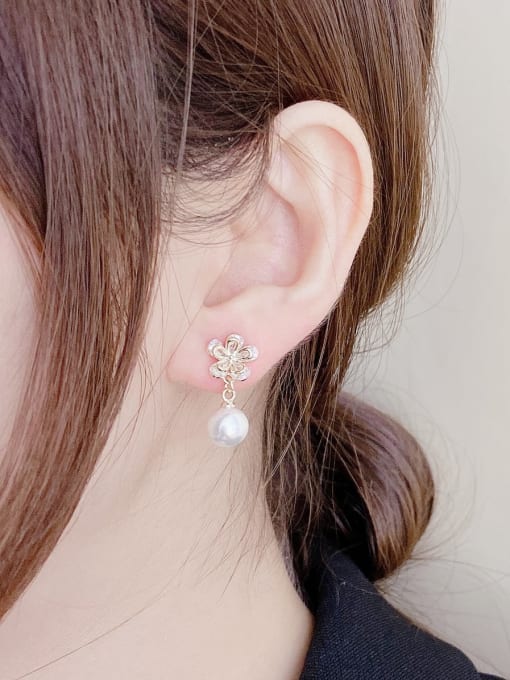 ZRUI Brass Shell Fashion Cute Flower Three-Piece Set Stud Earring 1