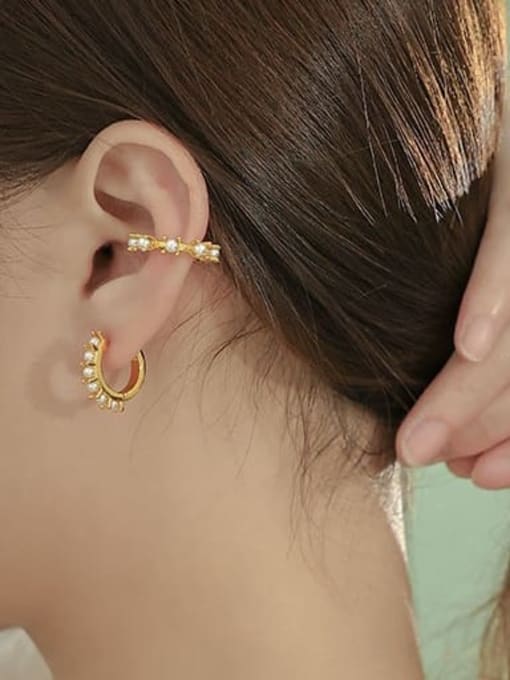 ACCA Brass Imitation Pearl Geometric Hip Hop Huggie Earring 2