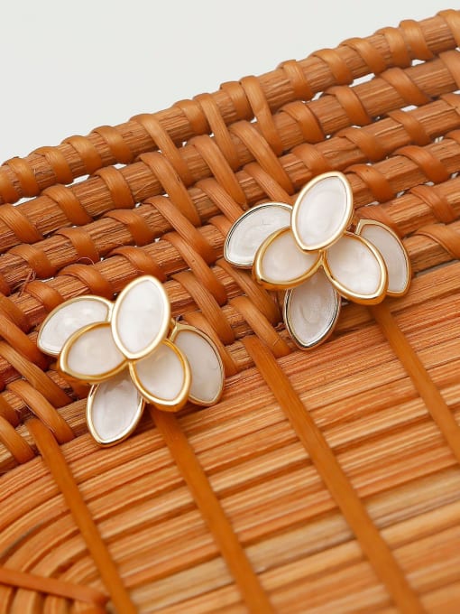 18K gold Brass Shell Flower Minimalist Stud Earring