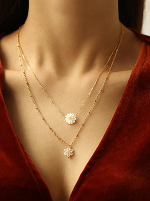 ACCA Brass Resin Flower Vintage pendant Necklace 1