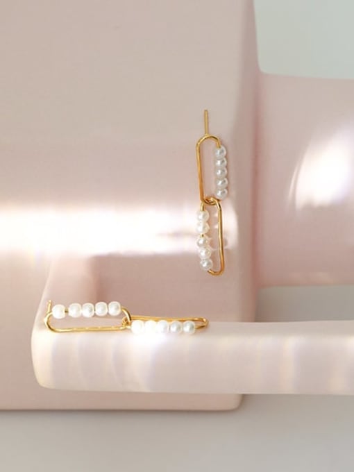 Five Color Brass Imitation Pearl Geometric Minimalist Huggie Earring 2