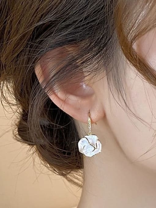 ZRUI Brass Shell Flower Minimalist Hook Earring 1