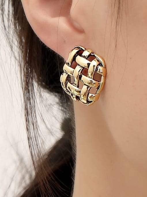 HYACINTH Brass Geometric Vintage Stud Earring 1