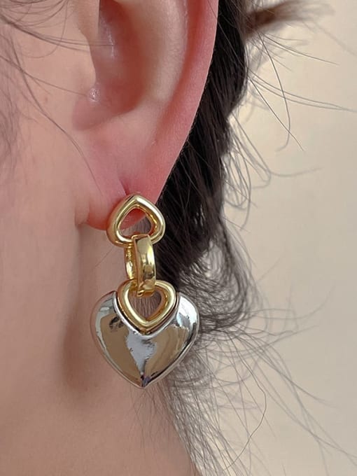 ZRUI Brass Heart Minimalist Huggie Earring 1