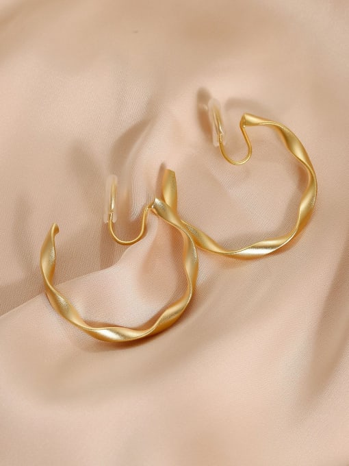 HYACINTH Brass Geometric Minimalist Clip Earring