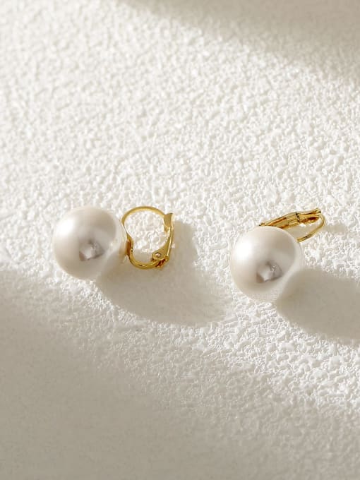 HYACINTH Brass Imitation Pearl Round Minimalist Huggie Earring 3