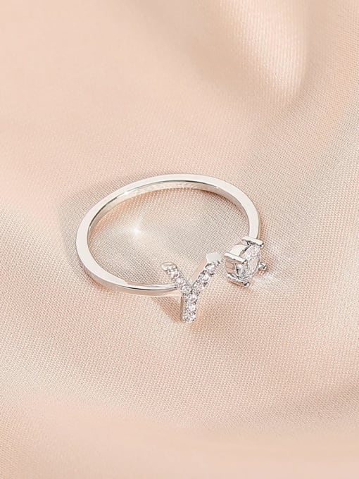 White K+ y Brass Cubic Zirconia Letter Minimalist Band Ring