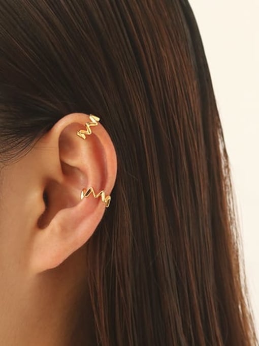 ACCA Brass  Minimalist Twisted Z-shapedClip Earring 1