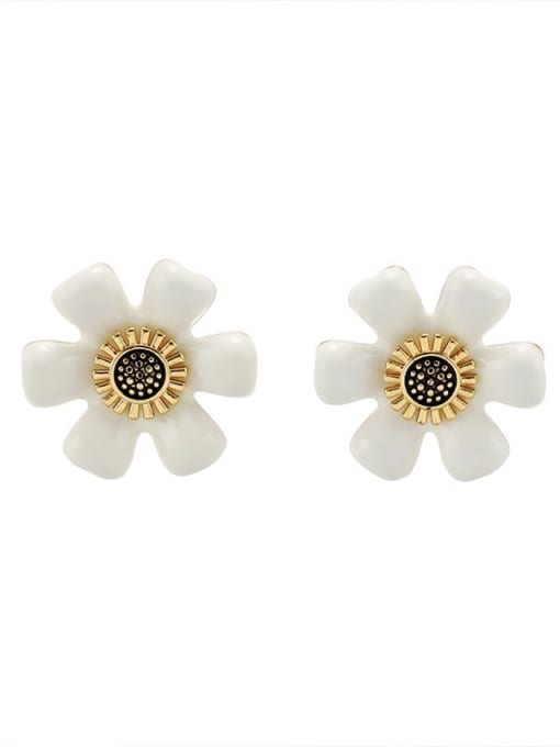 white Brass Resin Flower Cute Stud Earring