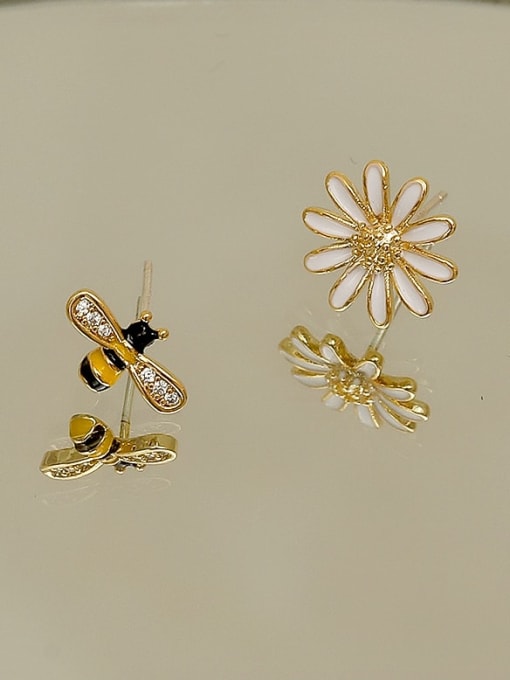 HYACINTH Copper Rhinestone Enamel Cute chrysanthemum Bee asymmetric Stud Trend Korean Fashion Earring 2