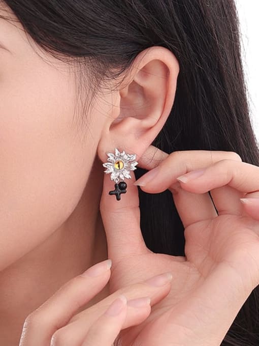 TINGS Brass Enamel Flower Vintage Stud Earring 1