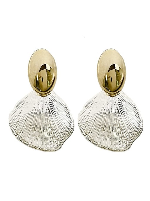 Contrasting seashells Brass Geometric Trend Stud Earring