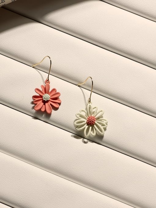 HYACINTH Copper Resin Asymmetric daisy Flower Cute Hook Trend Korean Fashion Earring 2