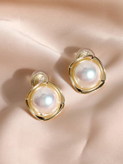 HYACINTH Brass Imitation Pearl Square Minimalist Clip Earring 2