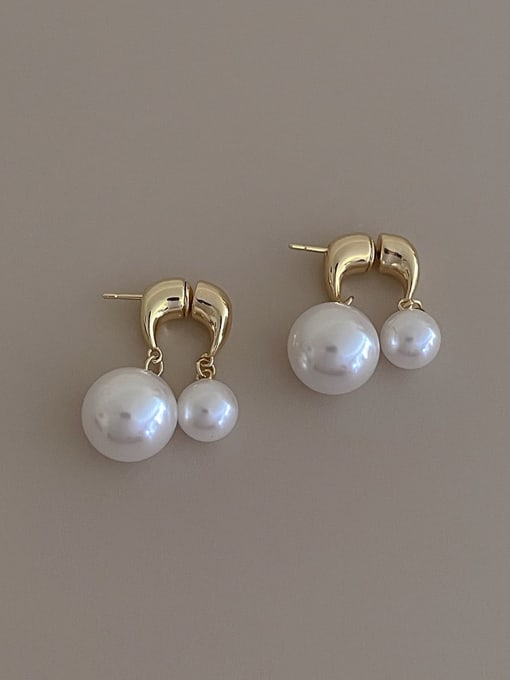 Gold and white pearl earrings Brass Imitation Pearl Geometric Hip Hop Huggie Earring