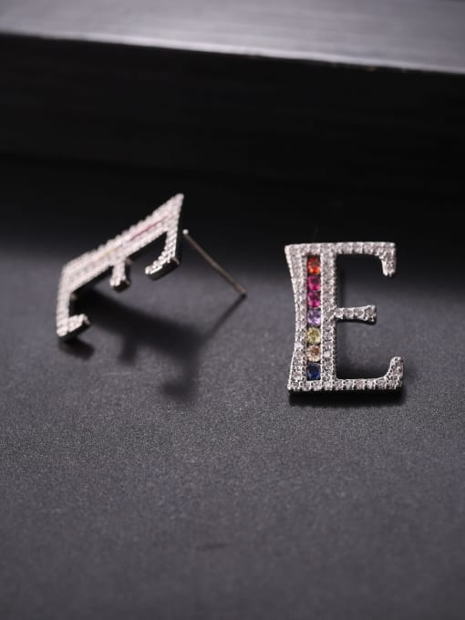 Color zircon e Brass Cubic Zirconia Letter Minimalist Stud Earring