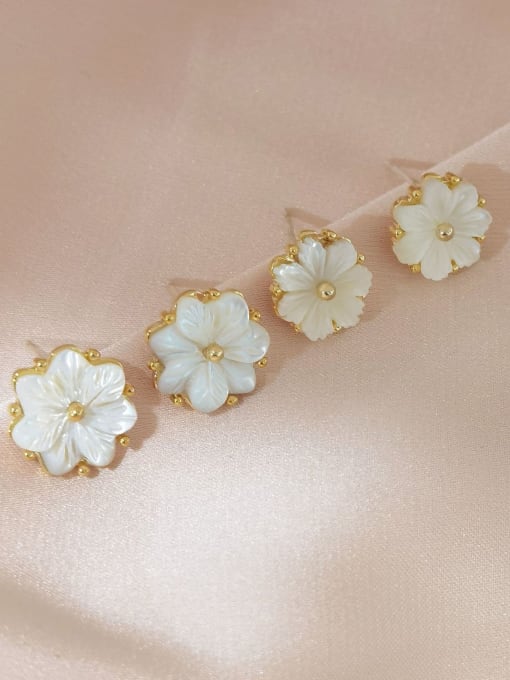 HYACINTH Brass Shell Flower Cute Stud Earring