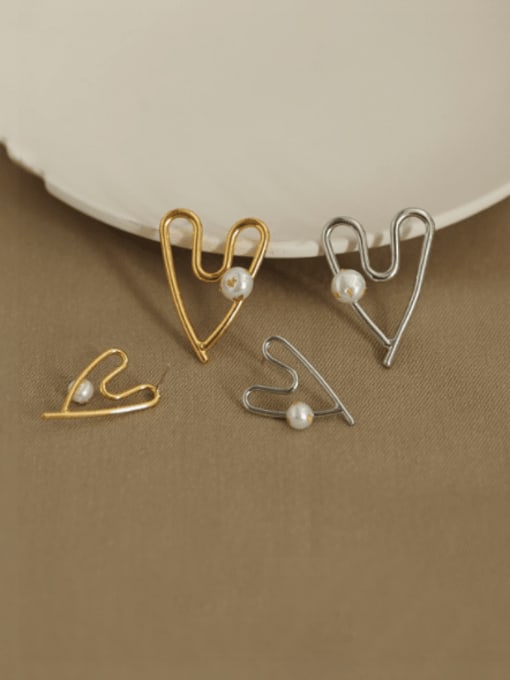 ACCA Brass Imitation Pearl Heart Vintage Stud Earring