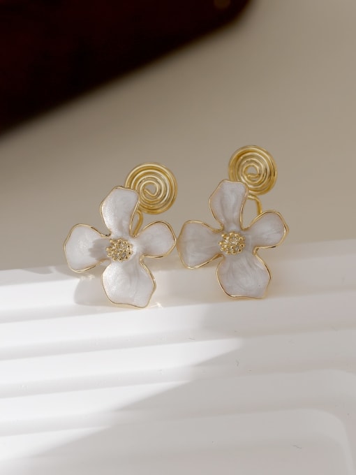 Light Gold Pearl +Light White Brass Enamel Flower Minimalist Clip Earring
