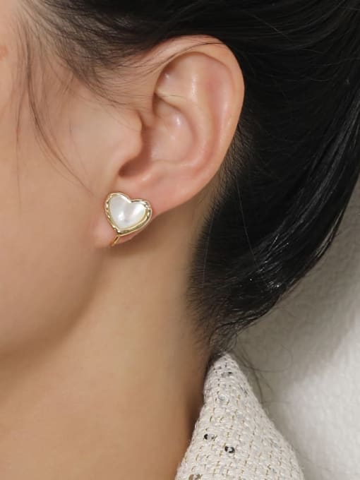 HYACINTH Brass Shell Heart Minimalist Clip Earring 1